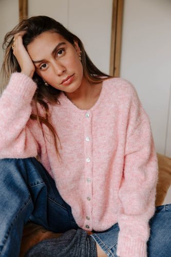 Gilet Lova rose chiné Sahoma en maille douce oversize avec boutons nacrés