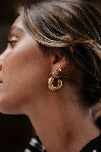 Boucles d’oreilles Néora dorées Sahoma, forme ronde striée