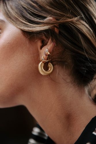 Boucles d’oreilles Néora dorées Sahoma, forme ronde striée