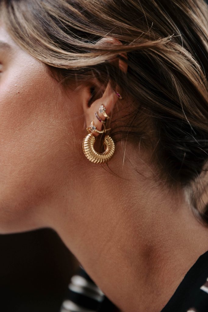 Boucles d’oreilles Néora dorées Sahoma, forme ronde striée