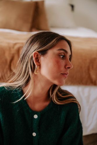 Boucles d’oreilles Elyoré dorées Sahoma, forme ovale martelée