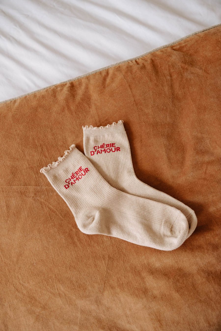 Chaussettes beiges message Chérie d'Amour Sahoma en maille douce et fine
