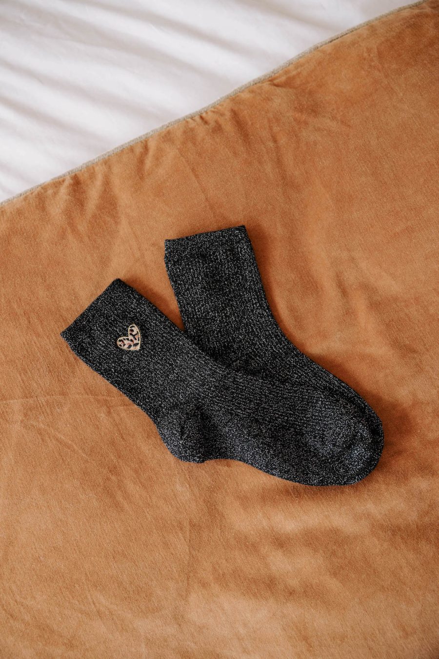 Chaussettes Sienna noires Sahoma détail coeur brodé léopard