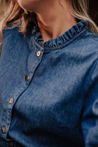 Chemise en jean Henriette bleue Sahoma fluide à col en volants