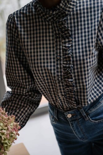 Chemise Noléane bleue à carreaux Sahoma avec détail jabot