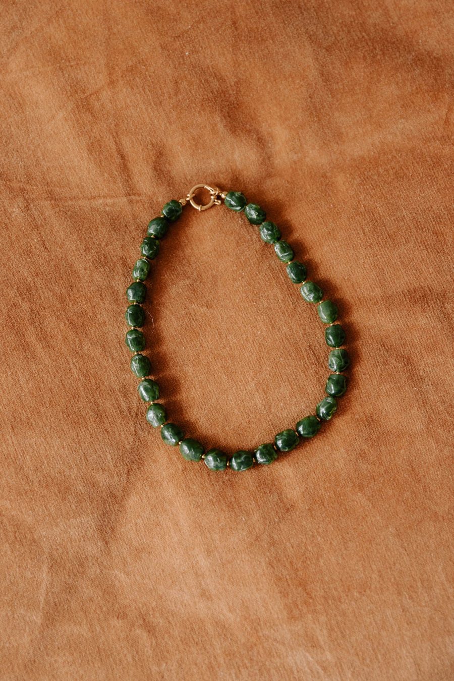 Collier Milean vert Sahoma, perles rondes effet martelé