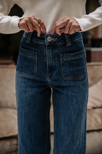 Jean Nérian bleu foncé Sahoma taille haute, poches plaquées et bouton bijou