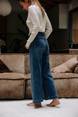 Jean Nérian bleu foncé Sahoma taille haute, poches plaquées et bouton bijou