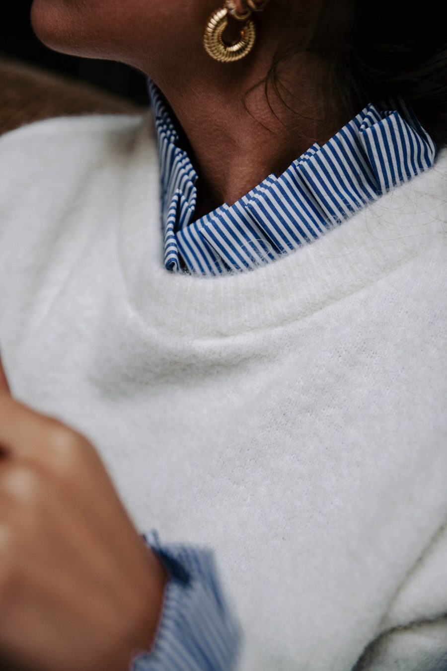 Pull Isénior blanc Sahoma col et manchettes effet chemise rayée