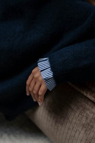 Pull Isénio bleu marine Sahoma col et manchettes effet chemise rayée