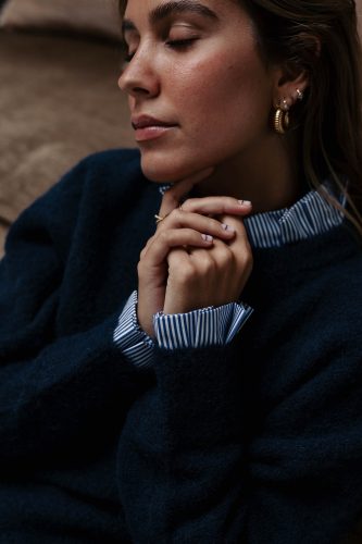 Pull Isénio bleu marine Sahoma col et manchettes effet chemise rayée