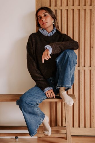Pull Isénio marron Sahoma col et manchettes effet chemise rayée