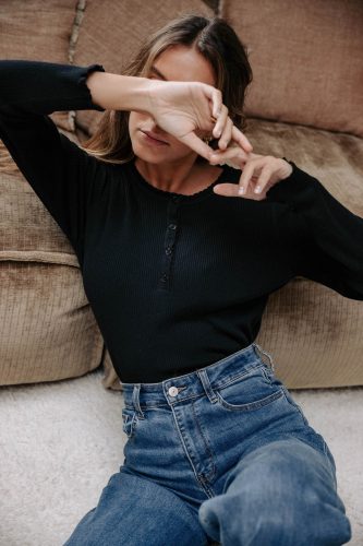 Top Miloé noir Sahoma en maille douce et coupe ajustée