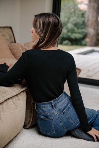 Top Miloé noir Sahoma en maille douce et coupe ajustée