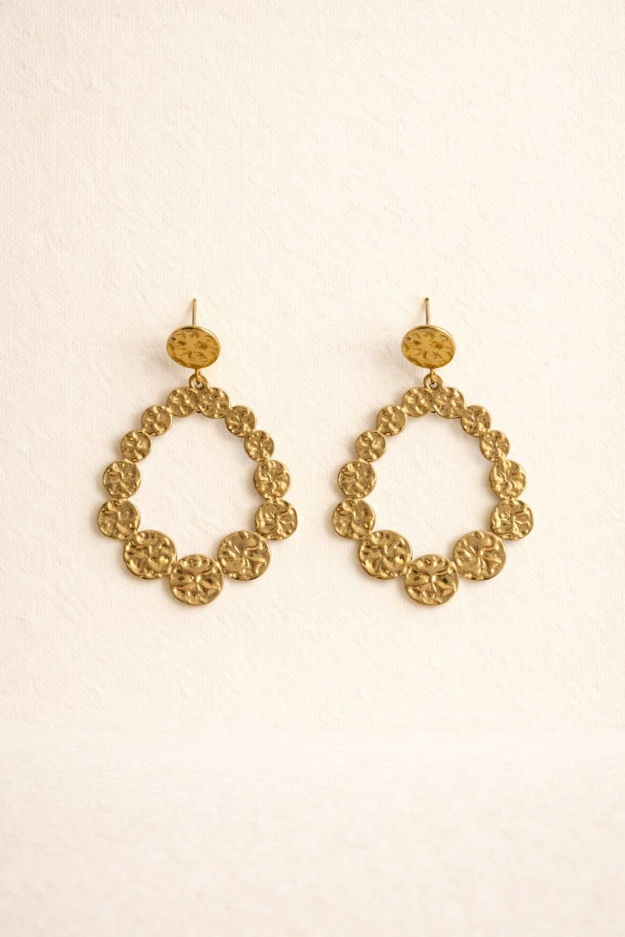 Boucles d’oreilles Tess Sahoma dorées martelées rondes