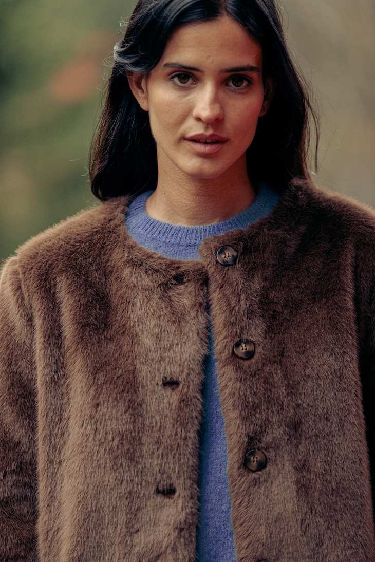 manteau-Elio-marron-sahoma-2 Manteau Elio marron Sahoma en fausse fourrure, disponible en plusieurs coloris