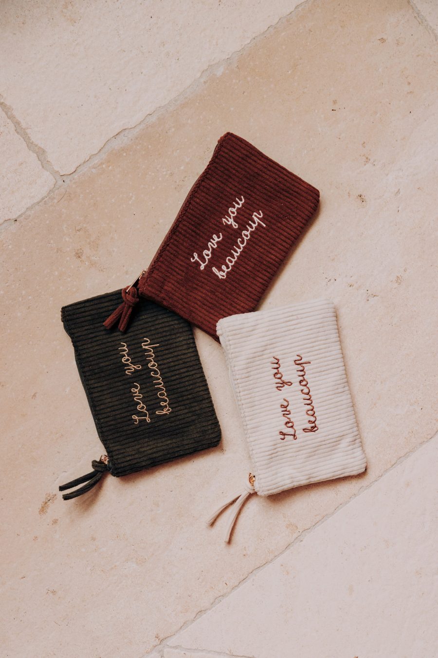 Pochette Love you beaucoup en velours côtelé verte kaki Sahoma,