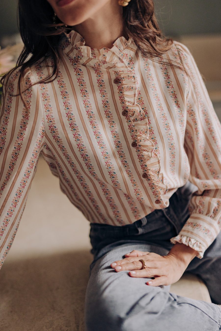 Chemise Clémence Sahoma à motifs rayés et fleuris, col volanté