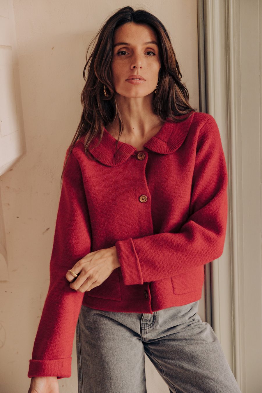 Gilet Coralia rouge framboise Sahoma à col Claudine et deux poches plaquées