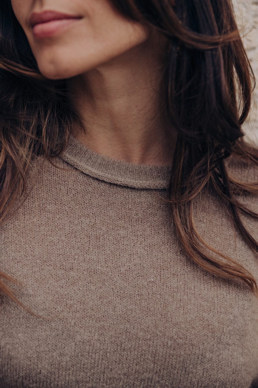 Pull Clea taupe Sahoma en maille douce, laine alpaga et col rond