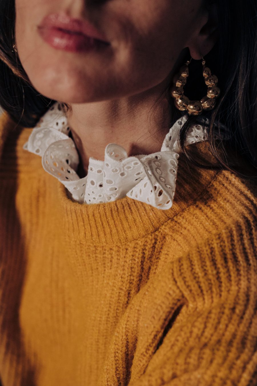 Pull en maille côtelé Jolia jaune Sahoma à col dentelle blanc