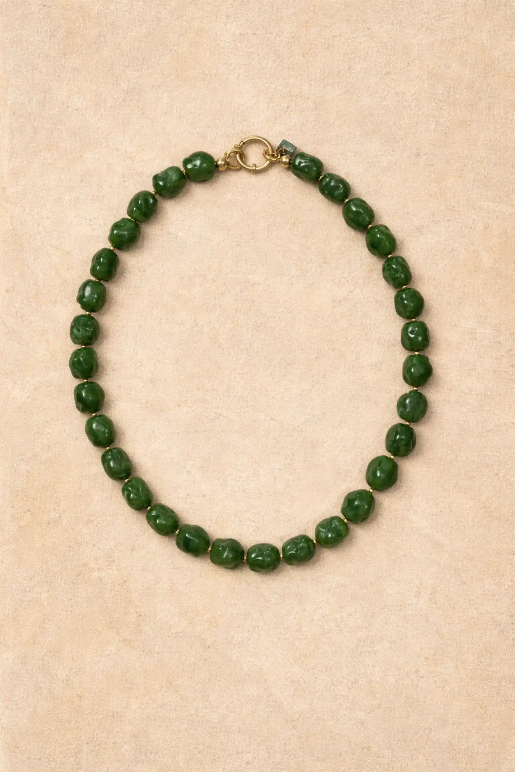 Collier Milean vert Sahoma, perles rondes asymétriques effet martelé