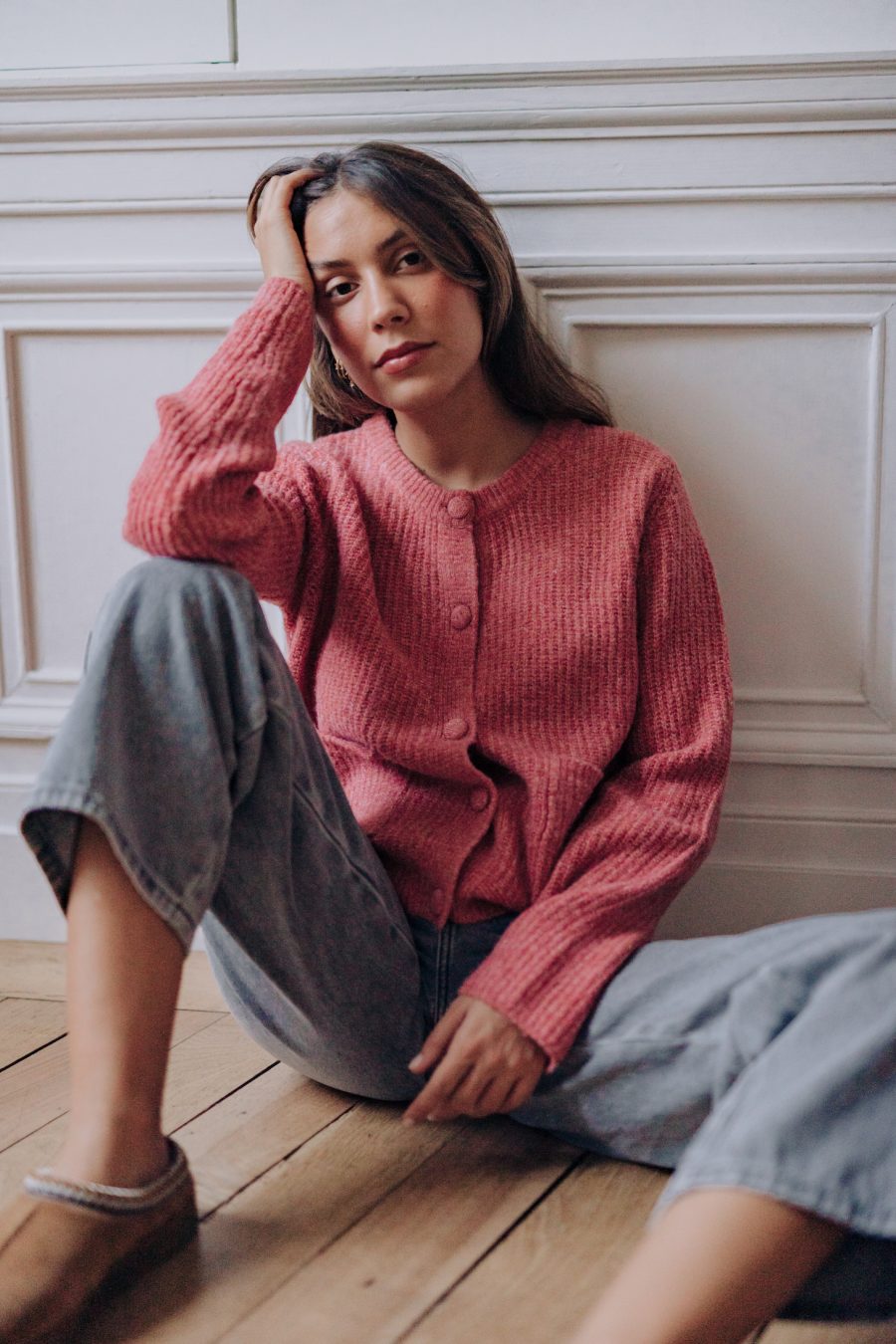 Gilet femme Virginio rose foncé en maille épaisse, boutonné coupe ample et poches plaquées