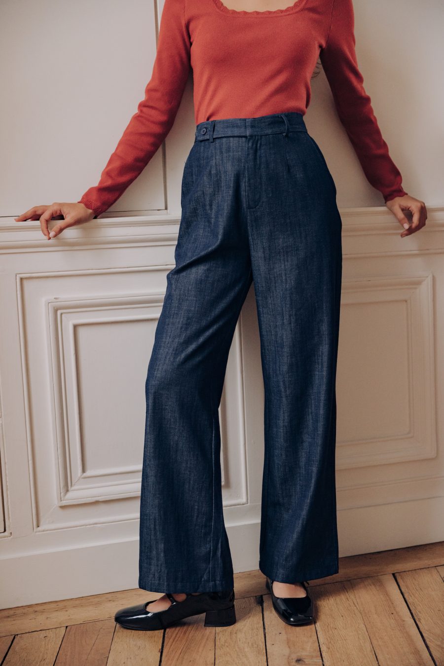 Pantalon Rian, souple et large en denim bleu foncé
