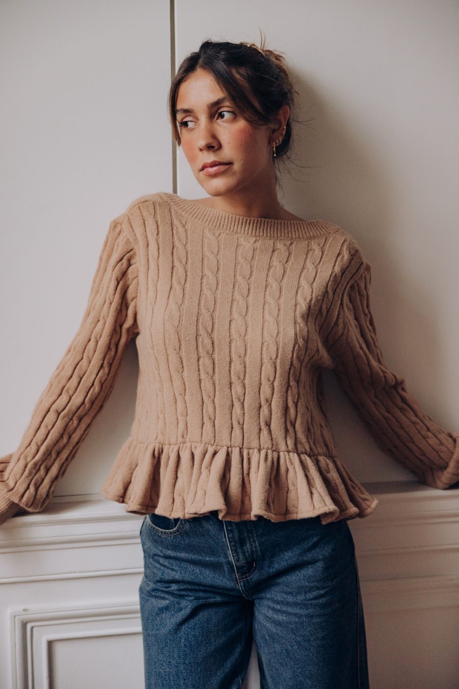 Pull femme Monot Sahoma camel en maille torsadée à basque
