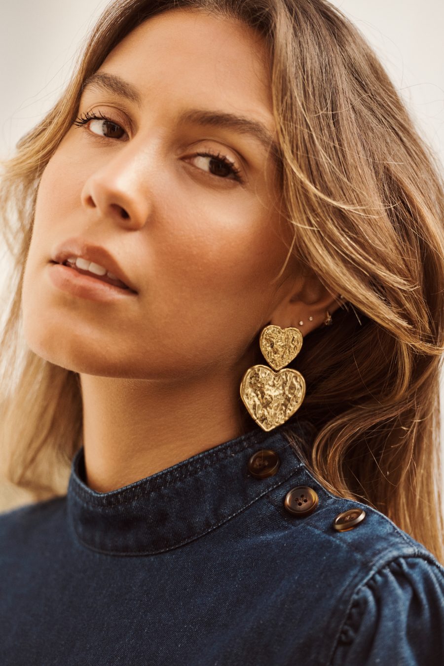 Boucles d'oreilles Oria Sahoma forme coeur martelé