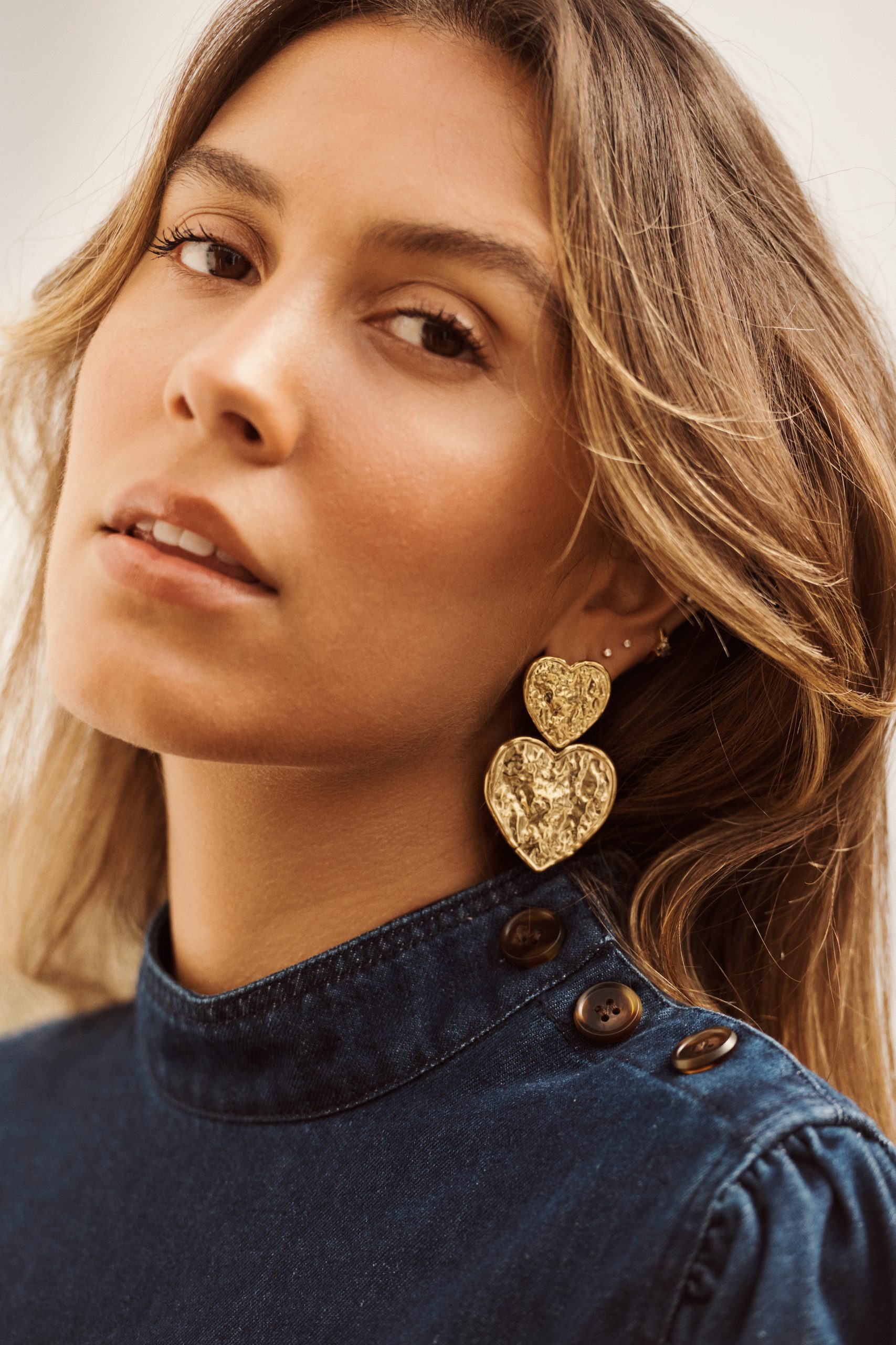 Boucles d'oreilles Oria Sahoma forme coeur martelé