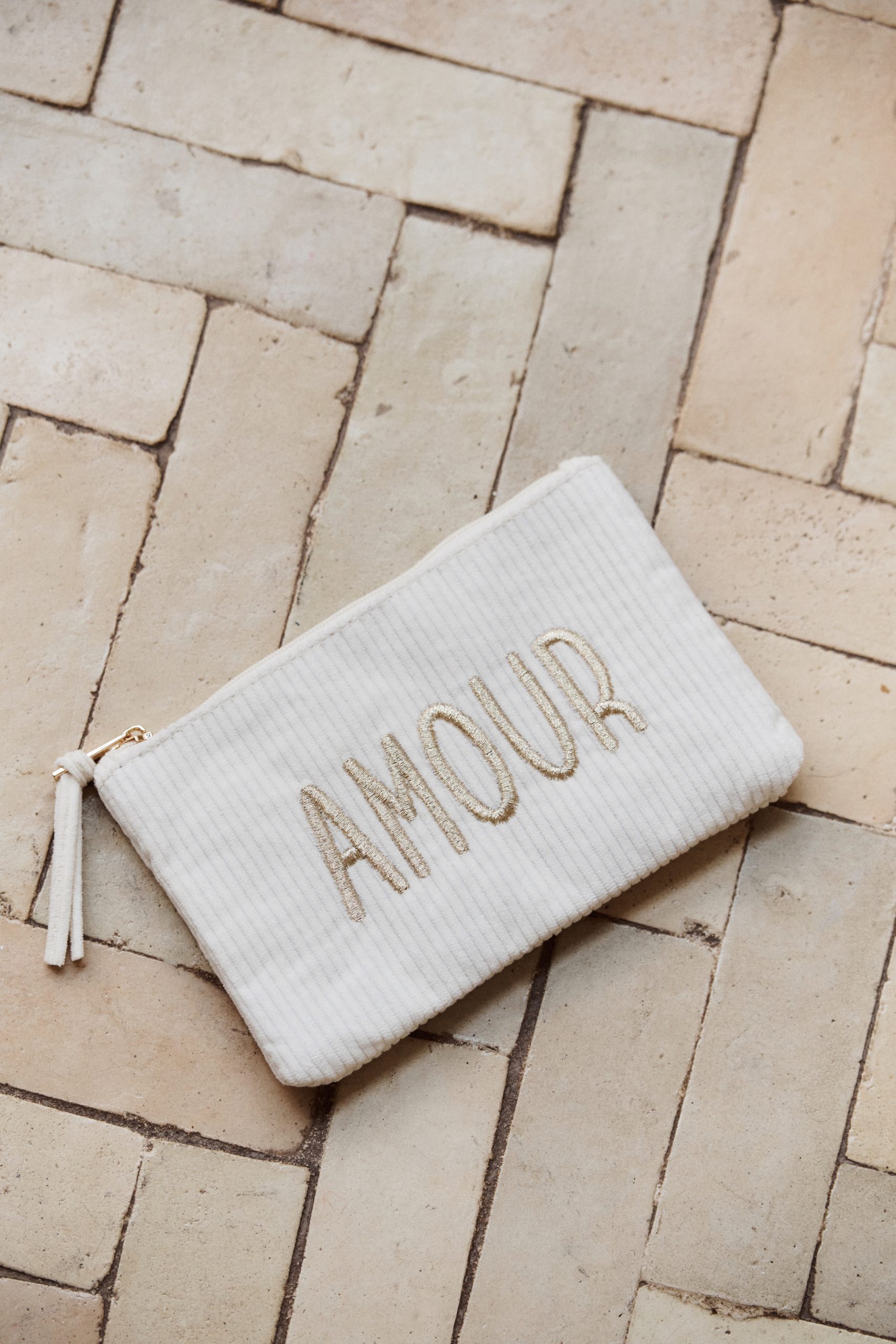 Pochette Amour Sahoma en velours côtelé écrue