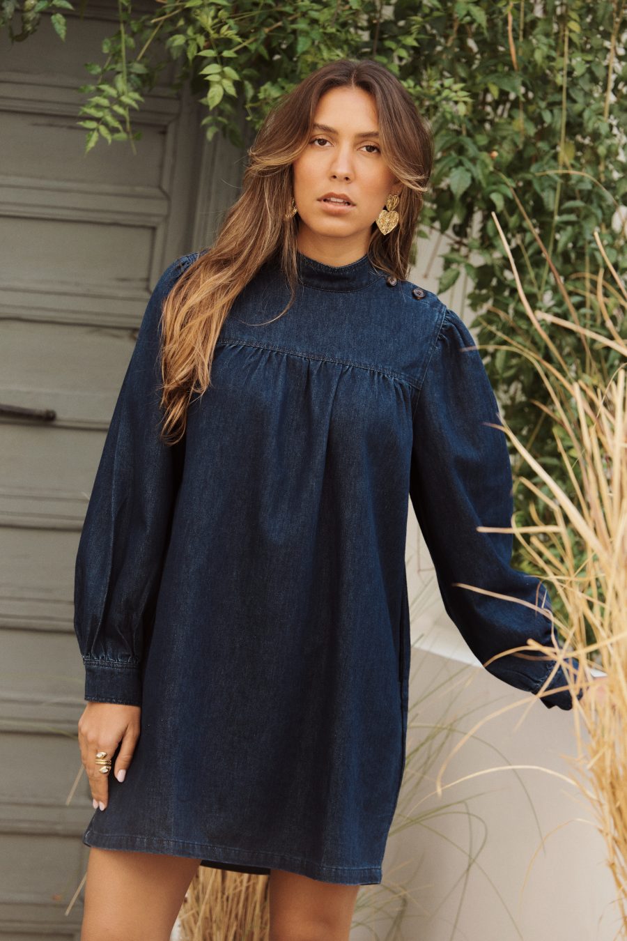Robe en jean Hanaé Sahoma bleue, coupe courte et ample