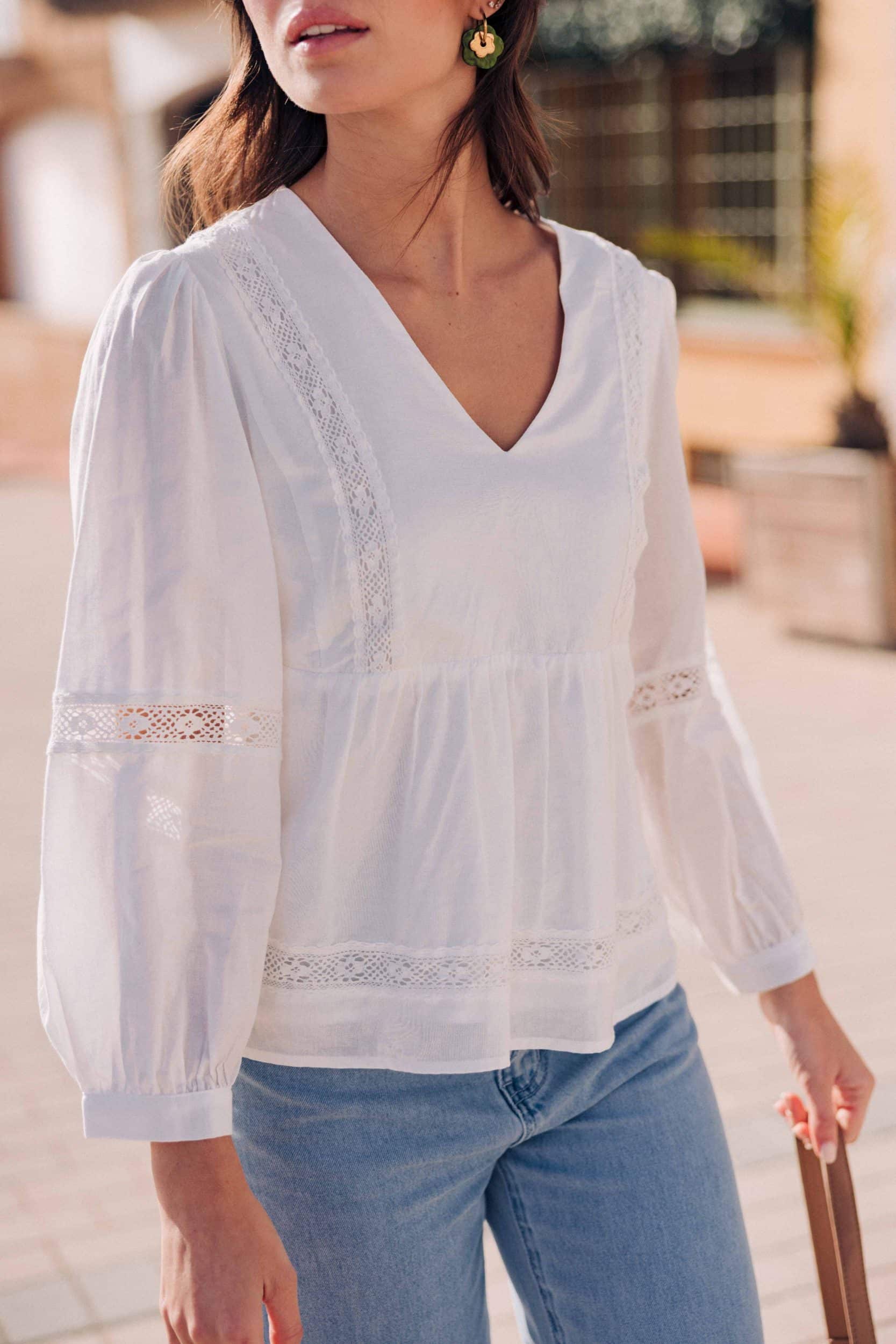 Blouse Gaïa Sahoma blanche unie, coupe ample, col V et manches longues