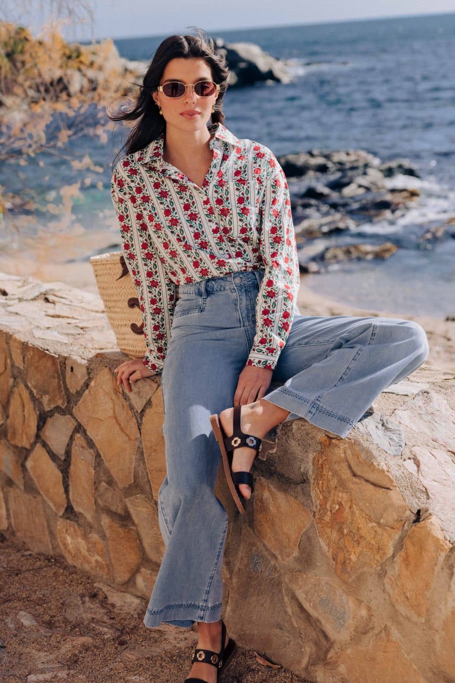 Chemise femme Sierra Sahoma, coupe légère, imprimé fleuri rouge sur fond blanc, manches longues et col revers