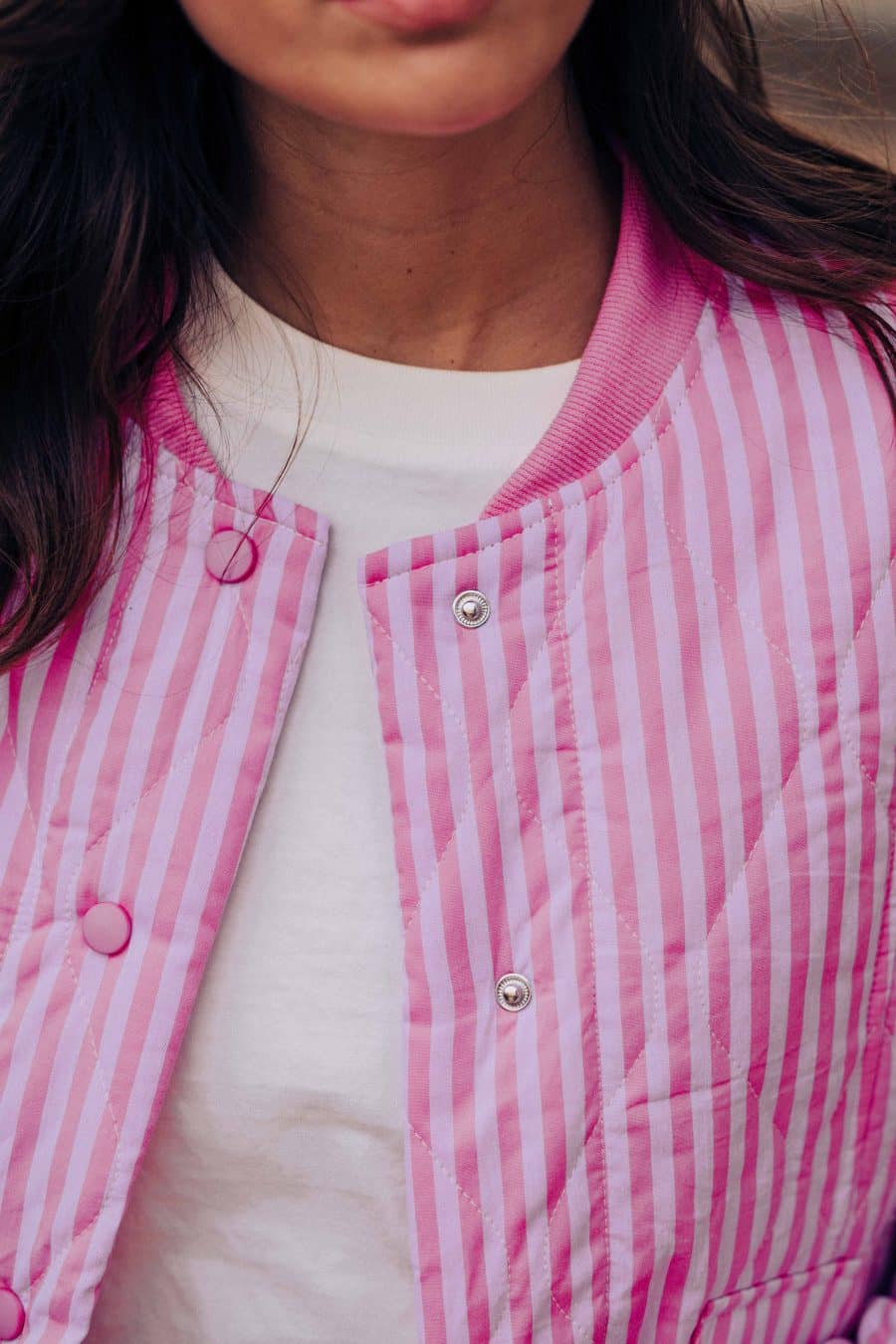 Veste matelassée Colette Sahoma rose rayée, manches longues, col rond, fermeture boutons pressions