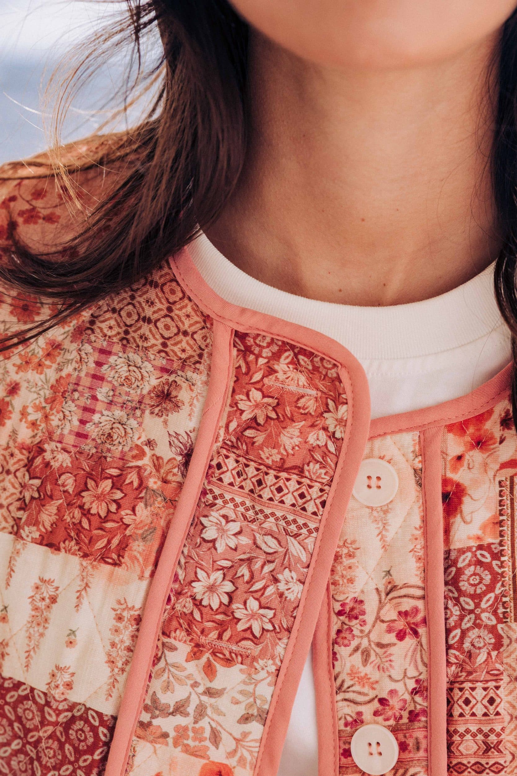 veste-louna-patchwork-sahoma-00009 Veste matelassée Louna Sahoma imprimé patchwork rose, manches longues, col rond