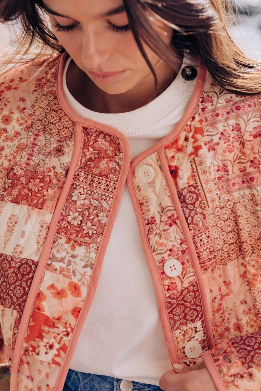 Veste matelassée Louna Sahoma imprimé patchwork rose, manches longues, col rond