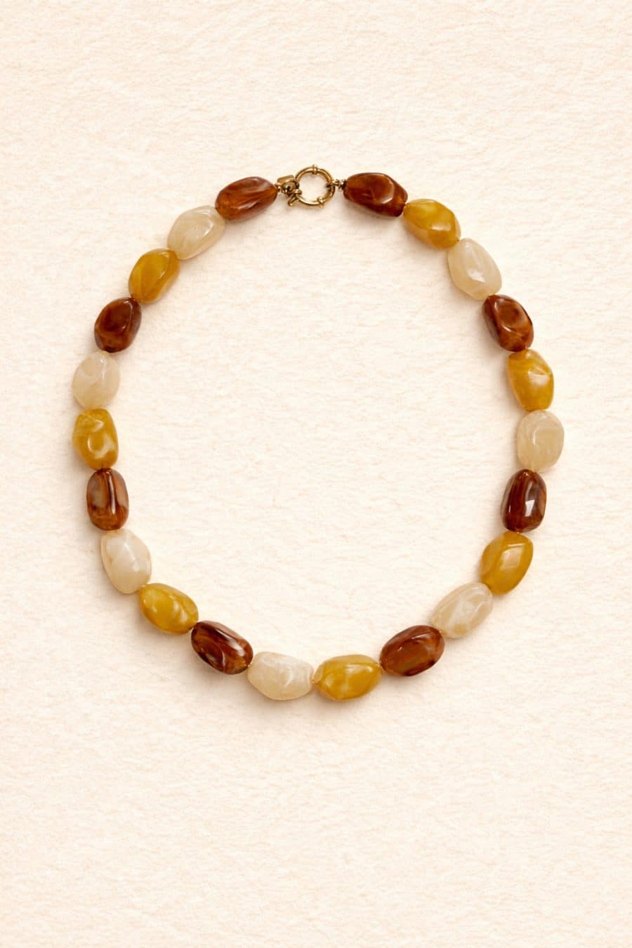 Collier Irina Sahoma à pierres asymétriques jaune topaze, ivoire et ambrées