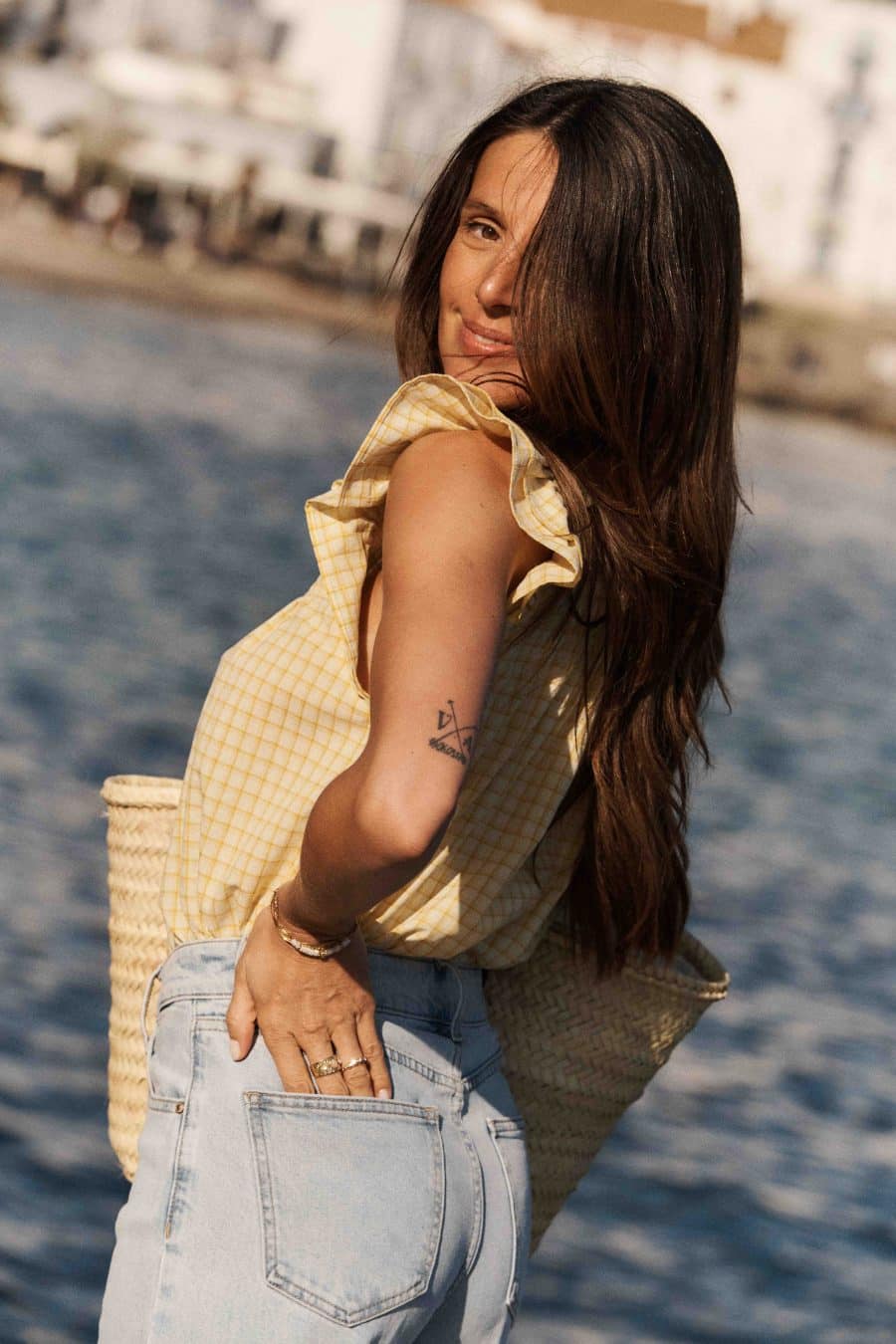 Blouse Sahoma Eline jaune coupe ajustée et boutonnée - smocké sur le haut col rond à volants - sans manches à volants