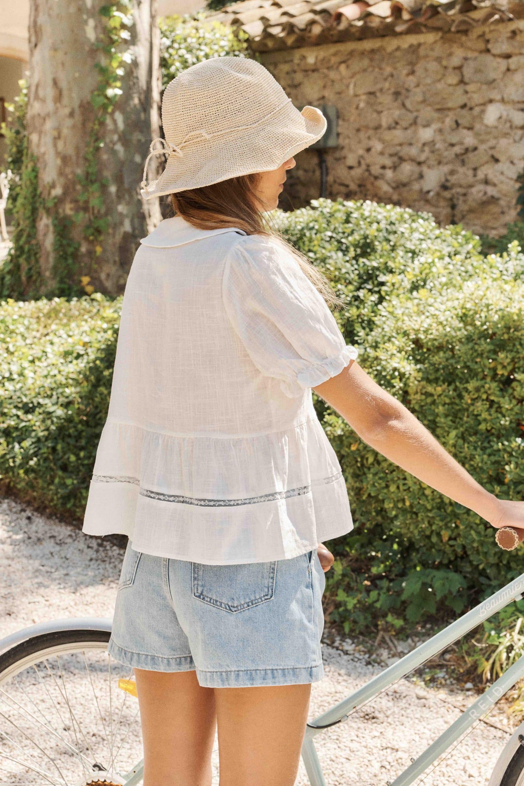 blouse-eve-blanc-sahoma-00010 Blouse femme blanche en 100% coton – bas volants - boutonnée et col Claudine