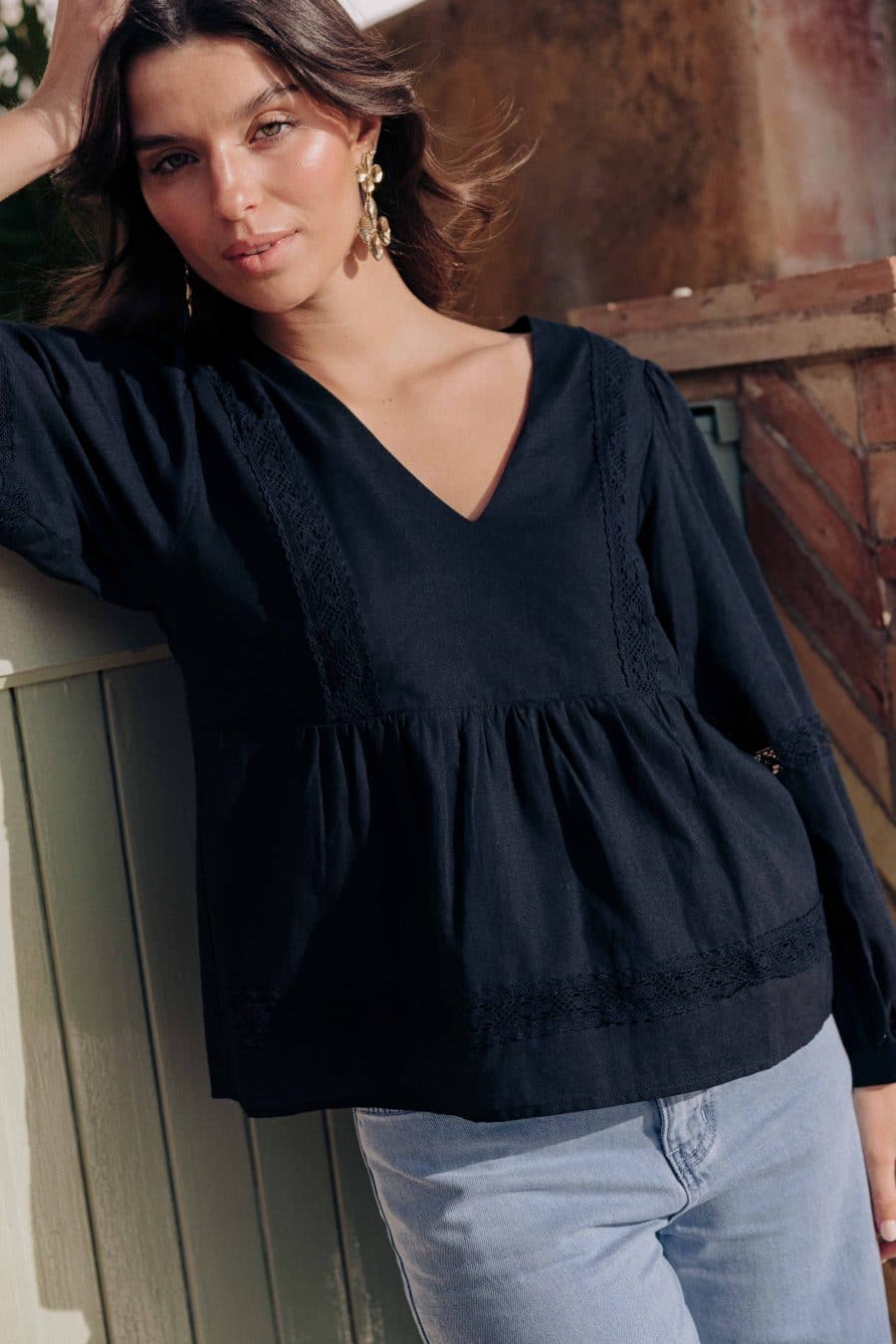 Blouse Gaïa Sahoma noire unie, coupe ample, col V et manches longues