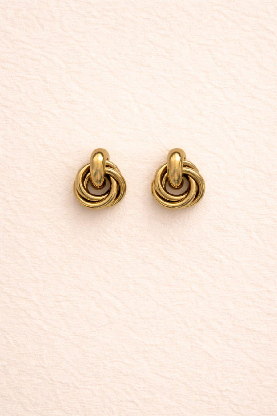 Boucles d'oreilles Manon Sahoma noeud tiges dorées rondes entrelacées