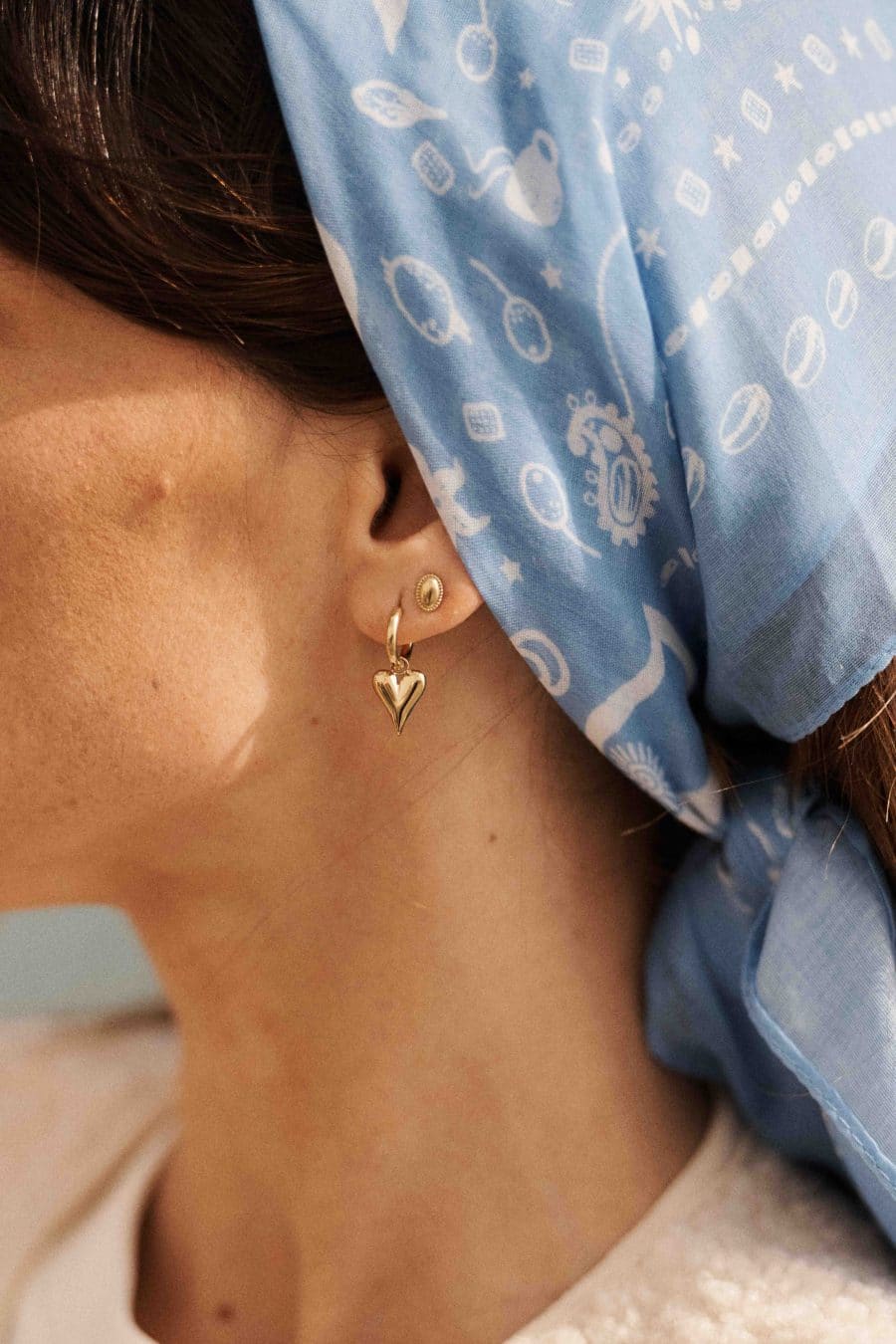 Boucles d’oreilles dorées puces Nube Sahoma forme ovale