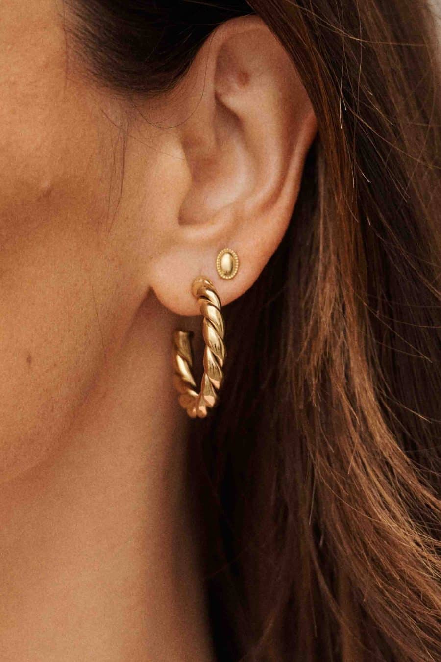 Boucles d’oreilles dorées puces Nube Sahoma forme ovale