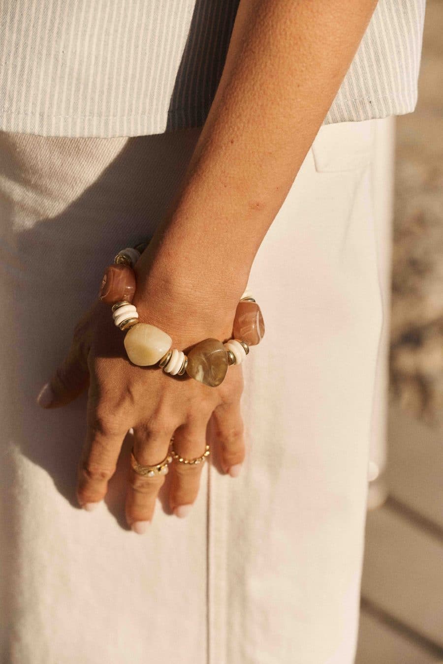 Bracelet Sahoma Alix multicolore composé de grosses pierres asymétriques opaques