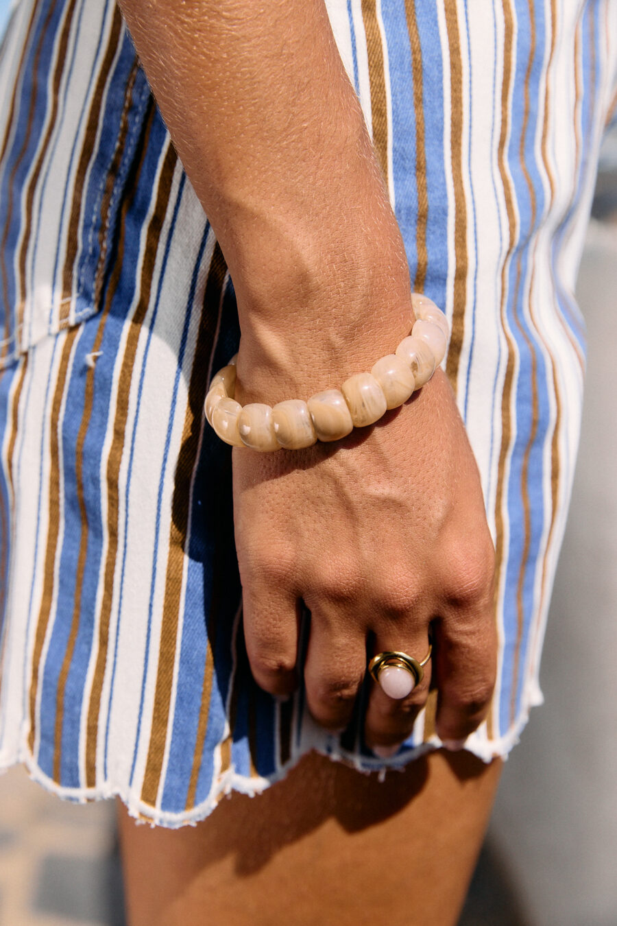 Bracelet femme couleur beige ivoire - pierres rectangulaires en résine – élastique - Sahoma