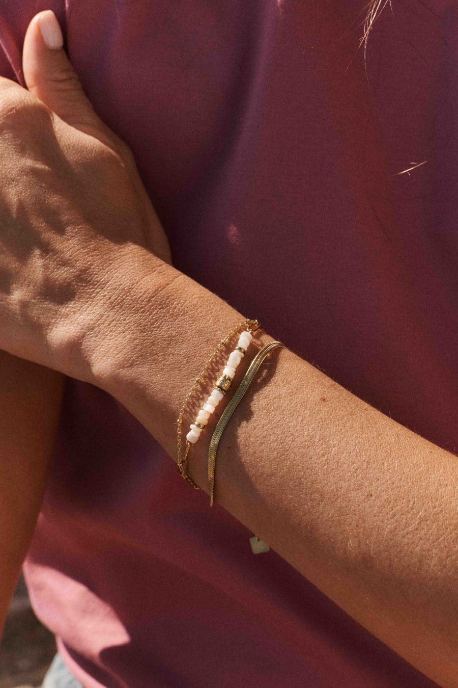 Bracelet multi rangs 3 - deux chaines souples finition doré et perles rocailles blanches - Sahoma