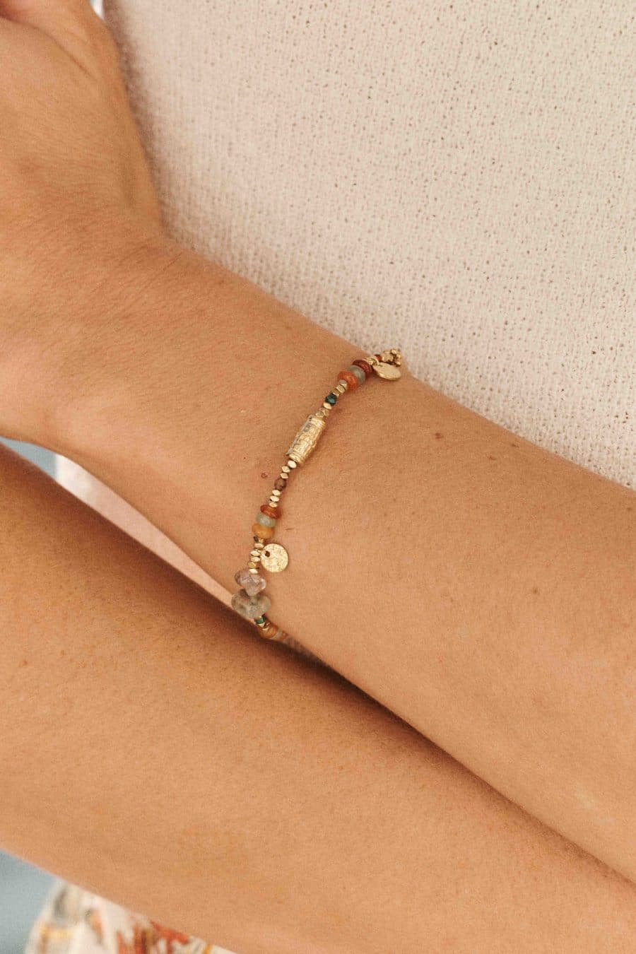 Bracelet Sahoma Bettina en petites pierres asymétriques multicolore et doré