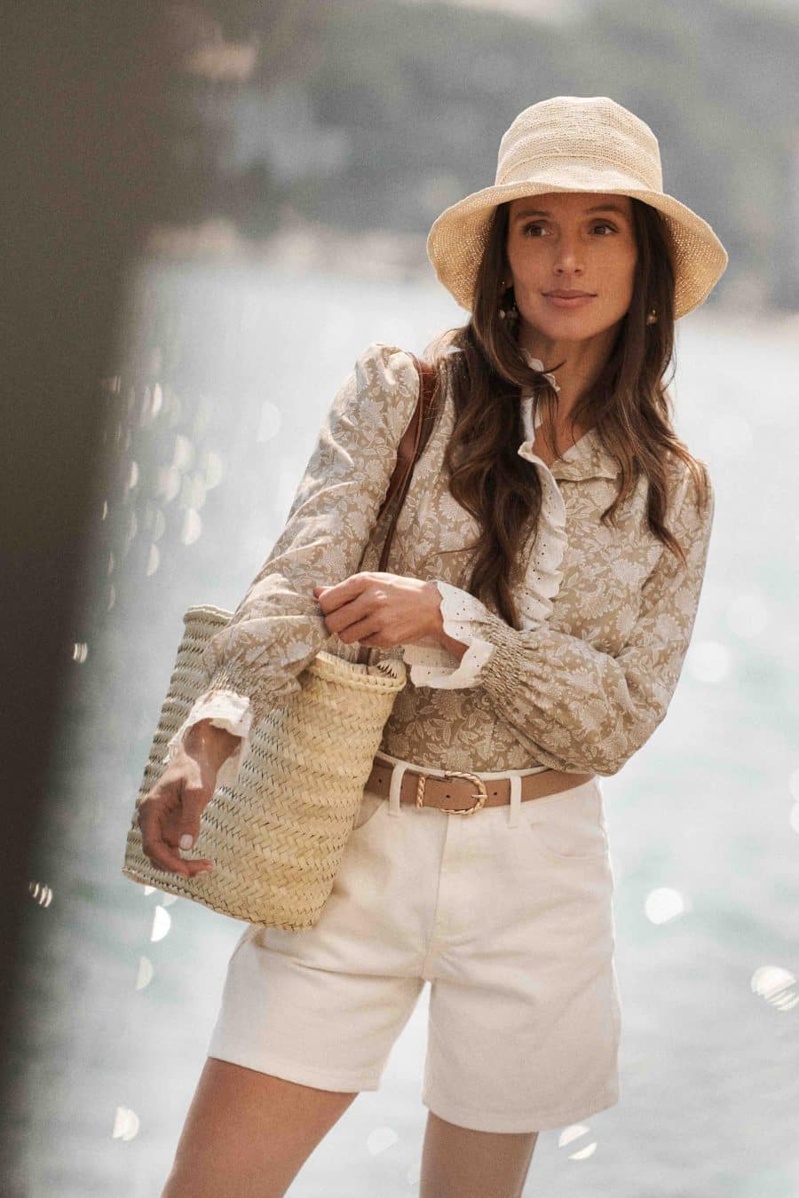 Chemise femme Heloise verte kaki Sahoma à motifs floraux, col et jabot à volants en dentelle, manches longues